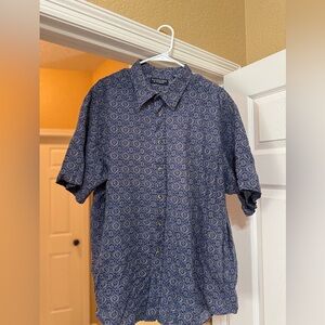 Roundtree & Yorke button up